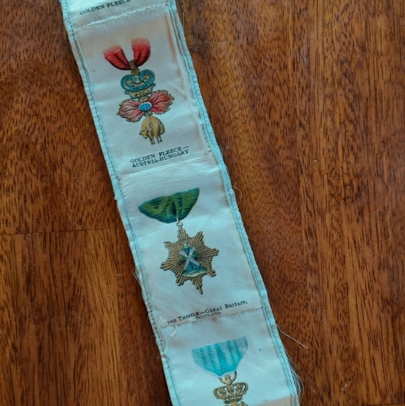 Cigarette Silks Tobacco Silks VTG Medals Medallion Lot Of 22 Sewn Together - Picture 4 of 9